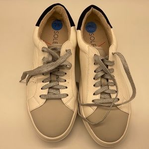 SOLE SOCIETY WHITE LEATHER UPPERS  SNEAKERS SIZE 7.5